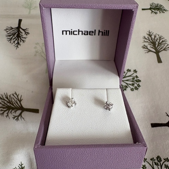 46 carat Diamond Earrings on 14 karat white gold setting - Picture 1 of 1